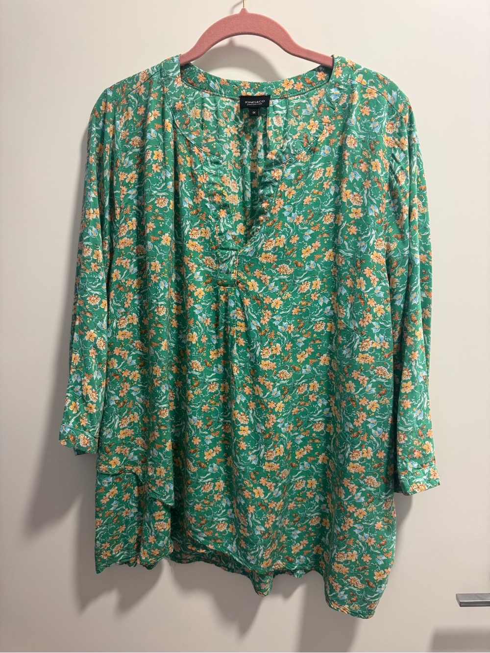 Jones New York Green Floral V-Neck Tunic with Yellow Accents